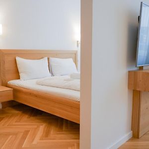 Deluxe Studio